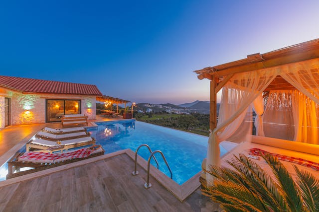 Energy-efficient pool solutions